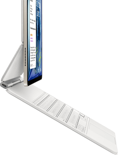 Beyaz renkte Magic&nbsp;Keyboard&rsquo;a takılı Yıldız&nbsp;Işığı rengi iPad Air&rsquo;in yandan dış g&ouml;r&uuml;n&uuml;m&uuml;