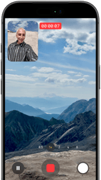 Gümüş rengi iPhone 17 Pro’nun önden görünümü, ekranda ön ve arka kameraların eşzamanlı olarak video kaydettiği gösteriliyor